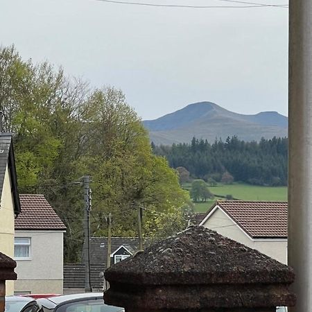 Brecon Town 3 Bedroom House Sleeps 6 Central Location Buitenkant foto