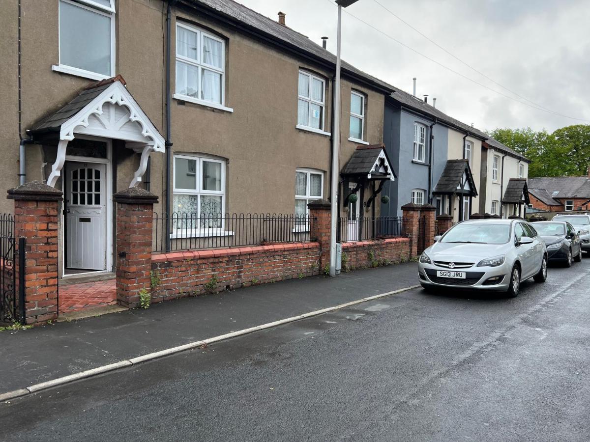 Brecon Town 3 Bedroom House Sleeps 6 Central Location Buitenkant foto