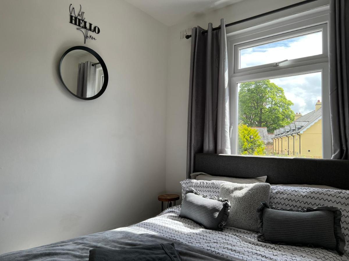 Brecon Town 3 Bedroom House Sleeps 6 Central Location Buitenkant foto