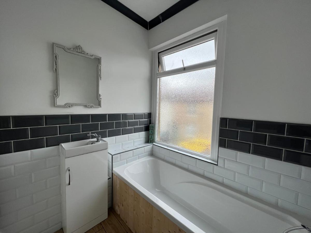Brecon Town 3 Bedroom House Sleeps 6 Central Location Buitenkant foto