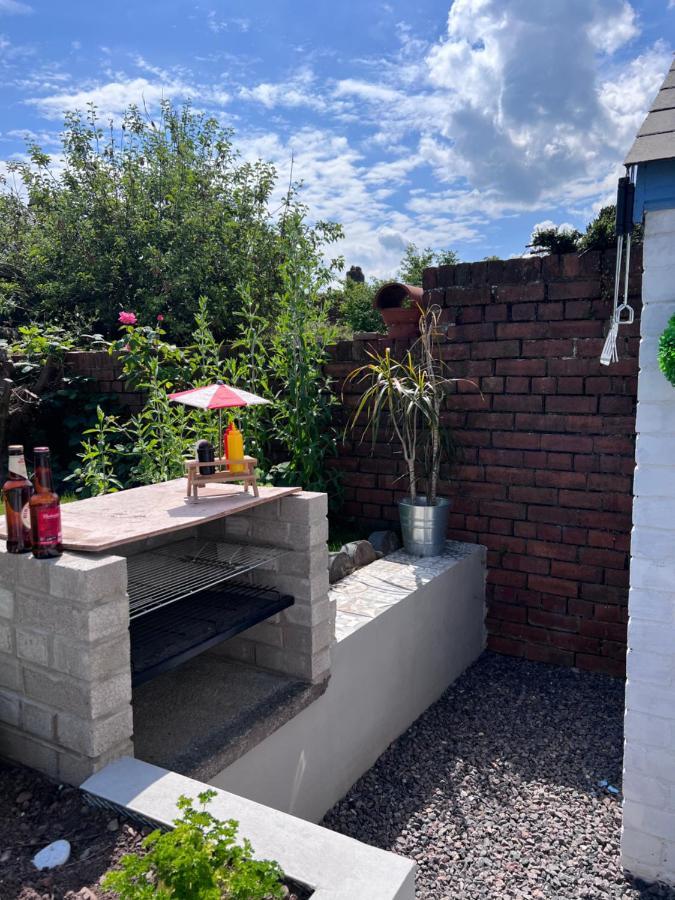 Brecon Town 3 Bedroom House Sleeps 6 Central Location Buitenkant foto